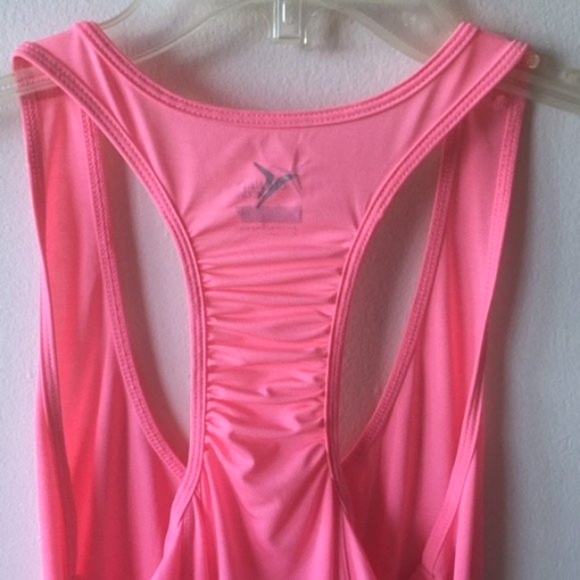 Old Navy tank top. Size Medium - Picture 4 of 5